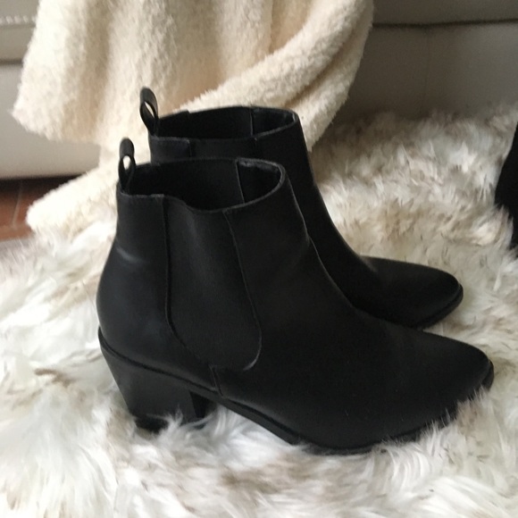 STEVE MADDEN BOOTIES - Picture 2 of 6